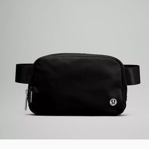 Lululemon everywhere belt bag